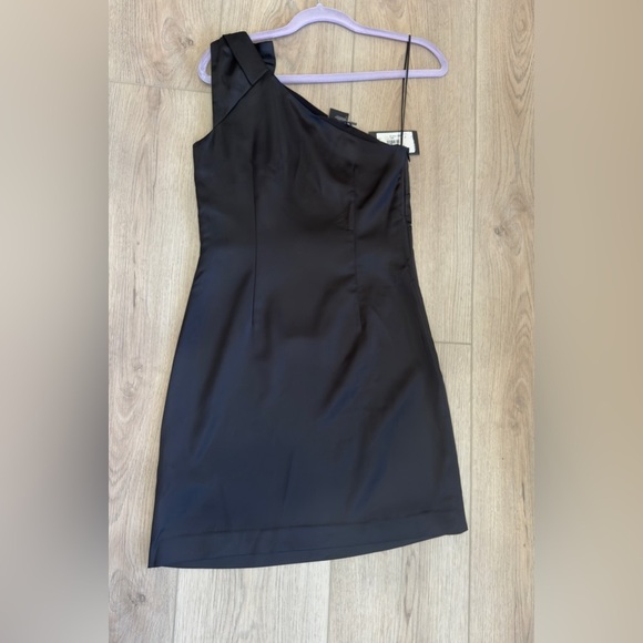 Armani Exchange. Elegant Black One-Shoulder Dress - Picture 8 of 8